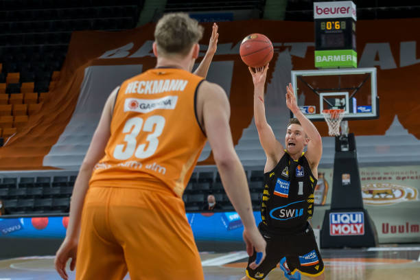 协防补位的 协防补位的